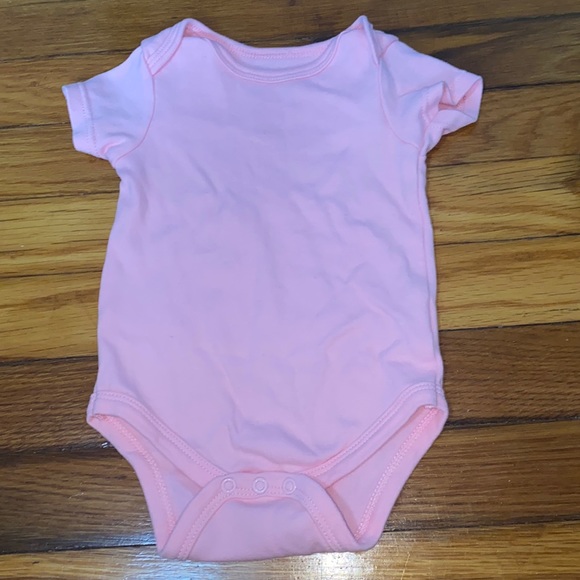 Le Top Bebe Baby Pink Snap Onesie - Picture 1 of 4